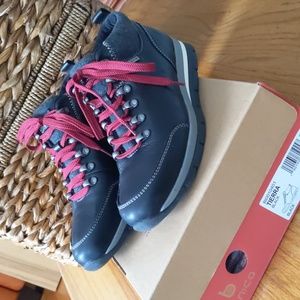 Bionica Tierra Booties - NIB - Size 8 Women's